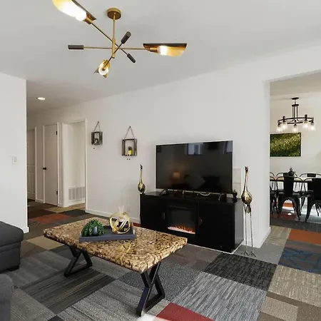 4 Beds Private Unit Near Beachwalk, Golf, Trail